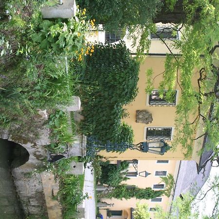 Gastehaus Schloss Bernau Hotel Fischlham Exterior photo