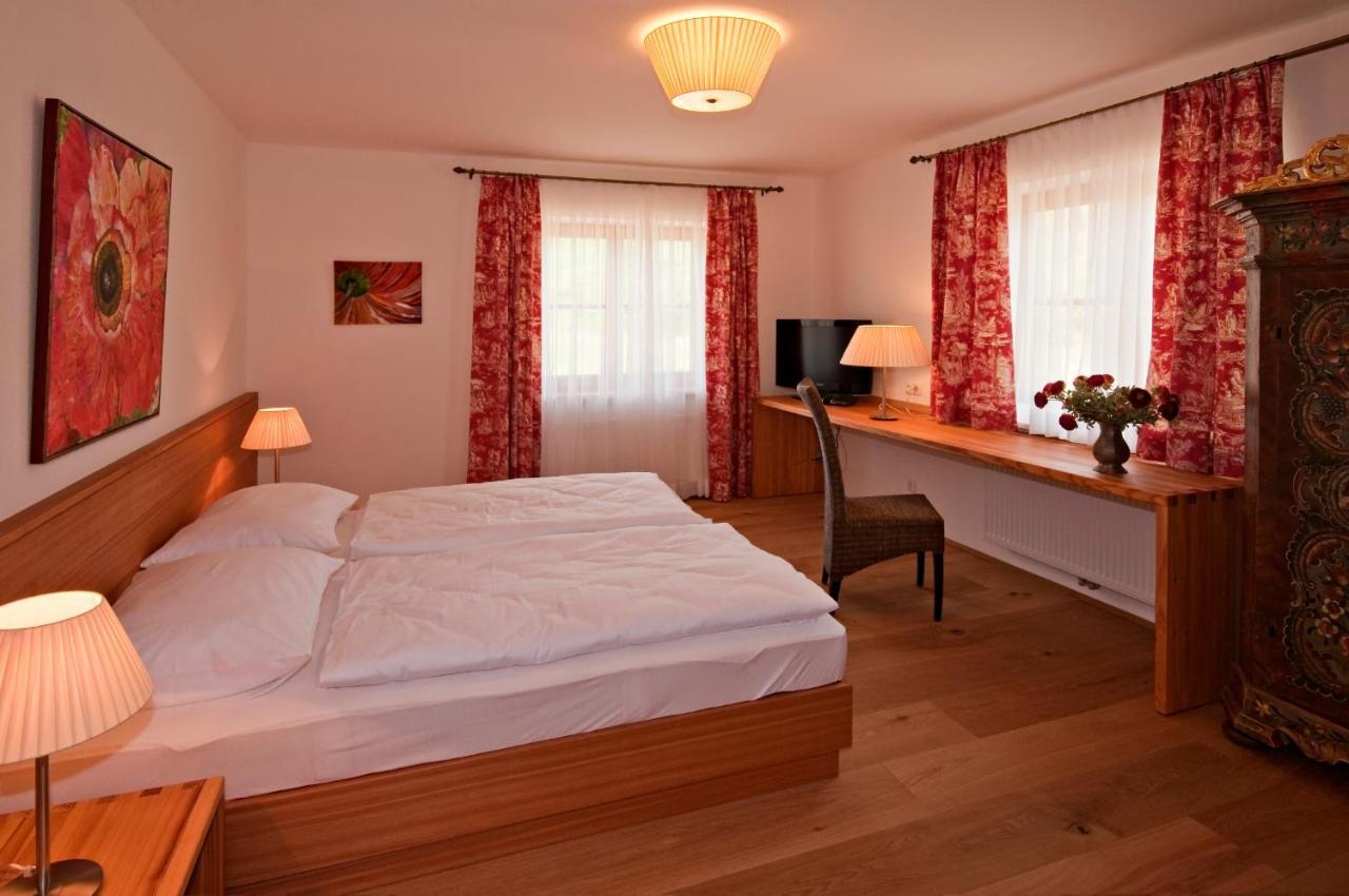 Gastehaus Schloss Bernau Hotel Fischlham Room photo
